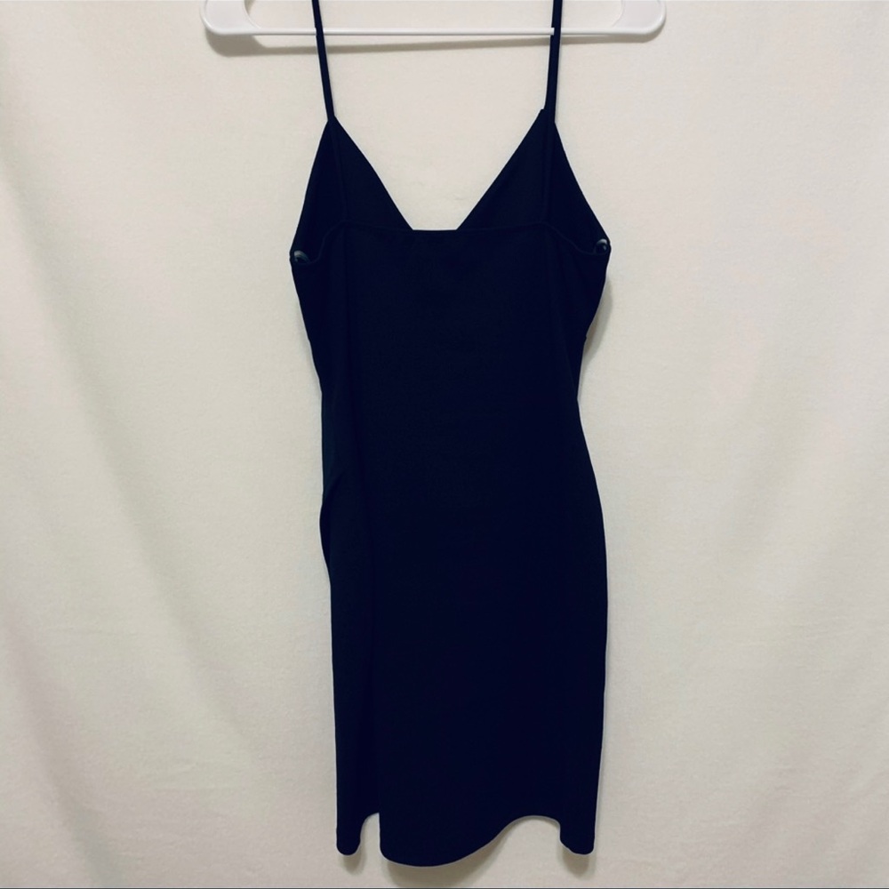 ✨👗3 Short Dresses & 1 Robe Bundle ✨ - Picture 14 of 16